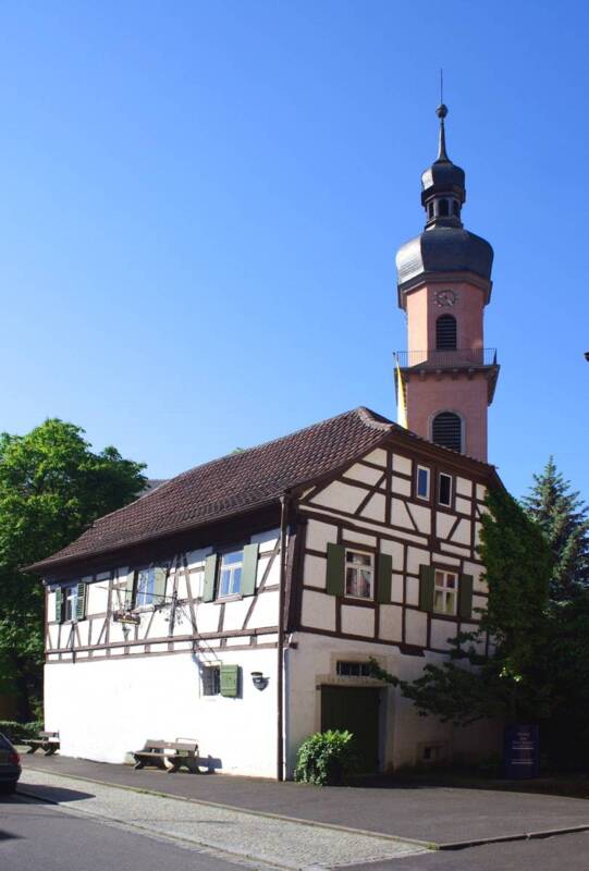 Heimatmuseum_mit_Kirchturm